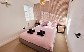 Cosy 2 Bed Apartment Minutes From Bournemouth Beach & Town